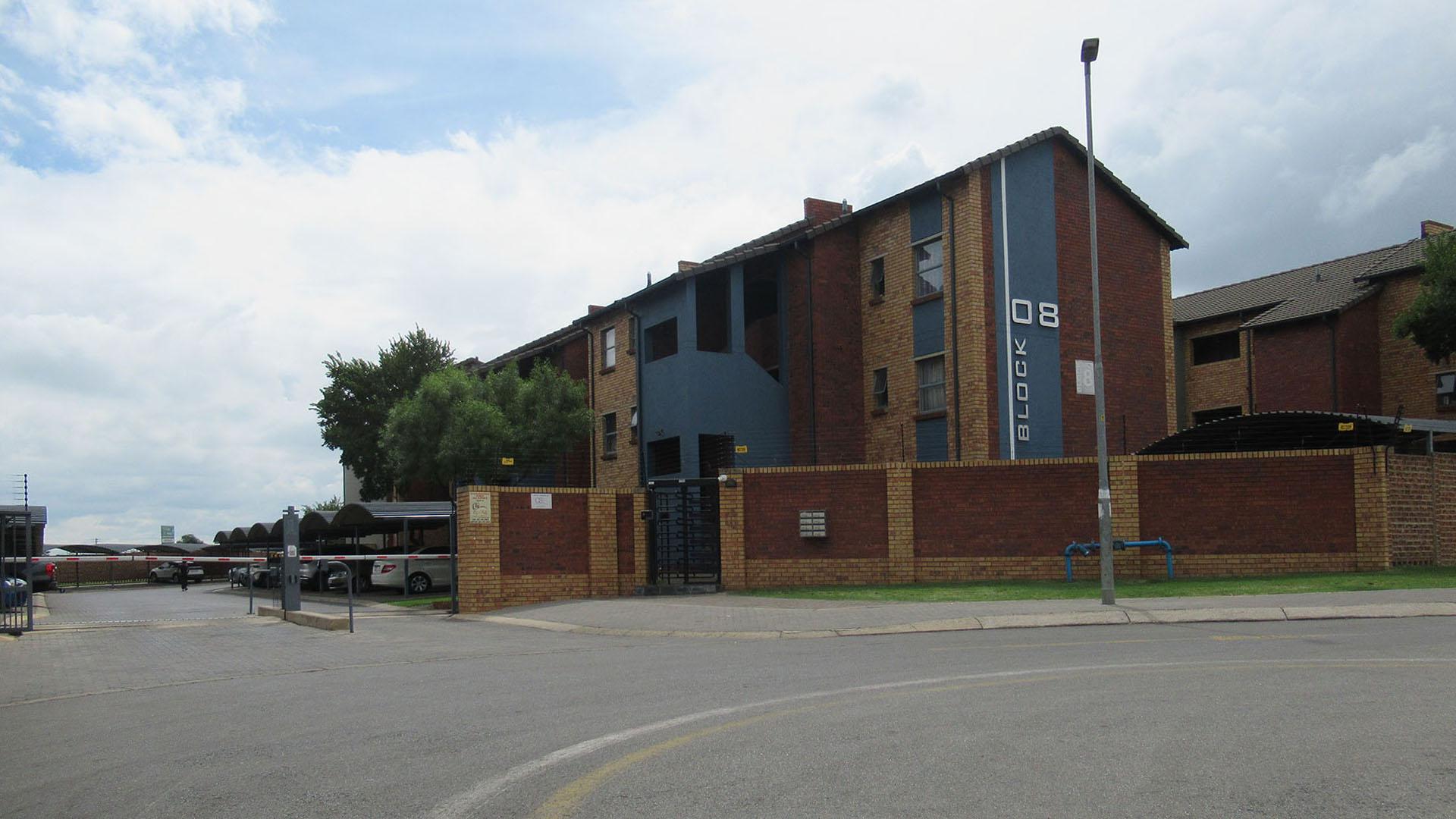 Front View of property in Alveda