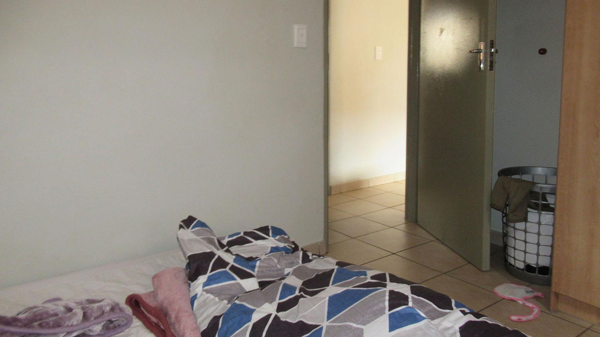 Main Bedroom - 11 square meters of property in Alveda