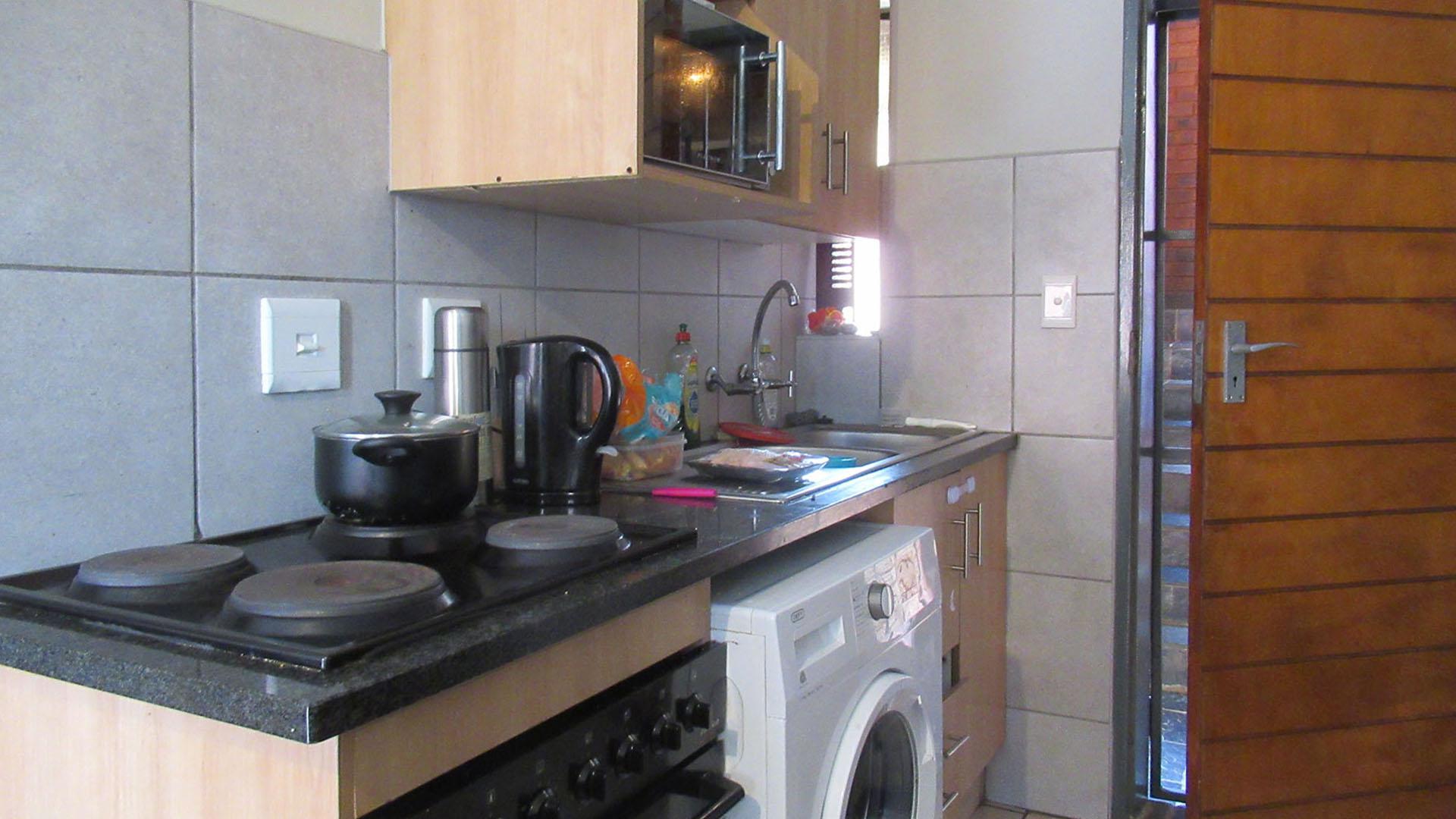 Kitchen - 6 square meters of property in Alveda