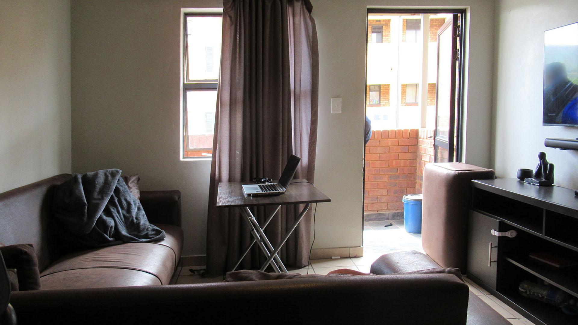 Lounges - 14 square meters of property in Alveda
