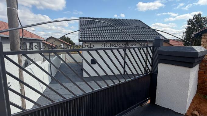 3 Bedroom House for Sale and to Rent For Sale in Soshanguve - MR721960
