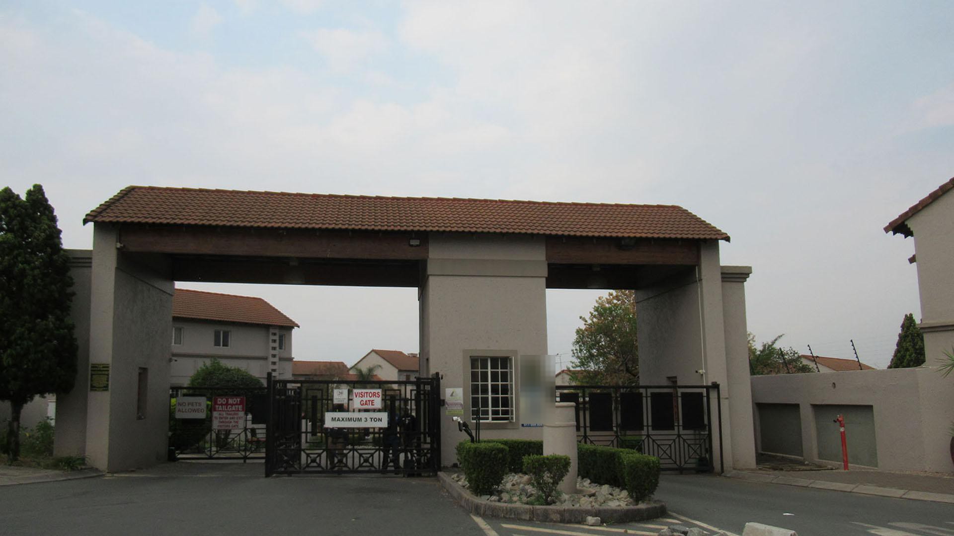 Front View of property in Noordhang
