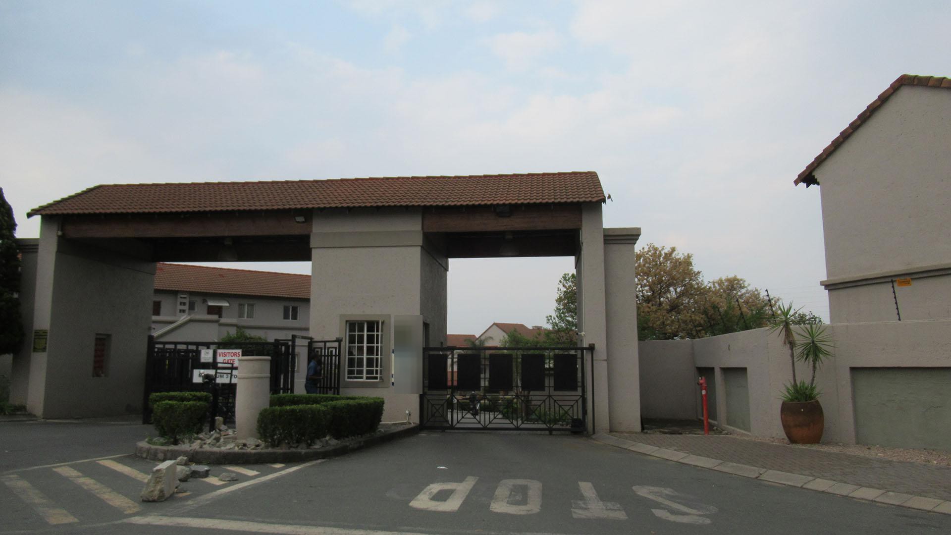 Front View of property in Noordhang