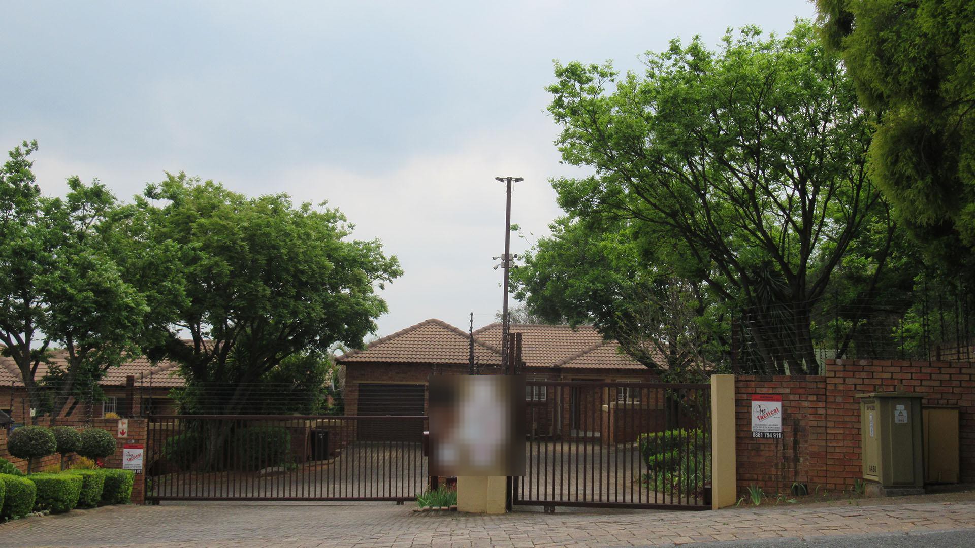 Front View of property in Honeydew Manor