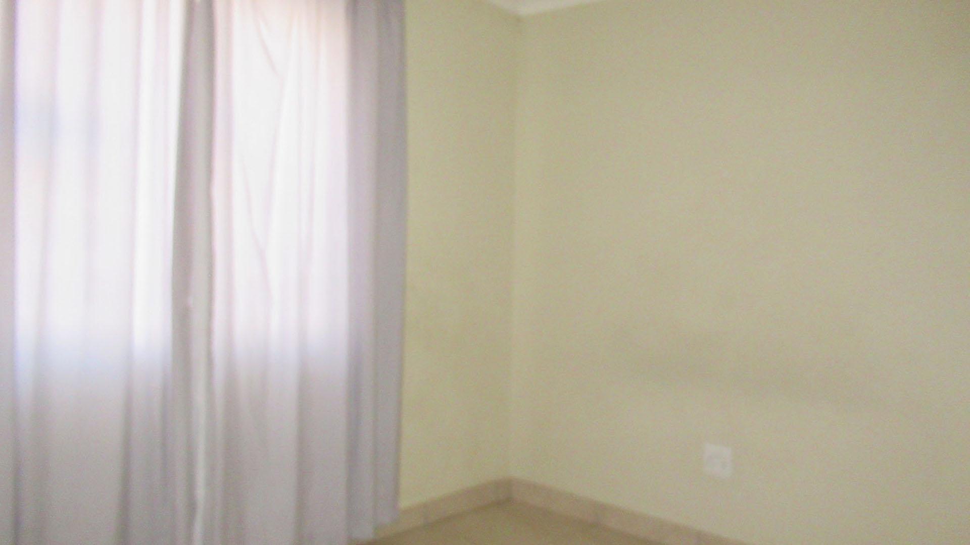 Bed Room 1 - 10 square meters of property in Mindalore