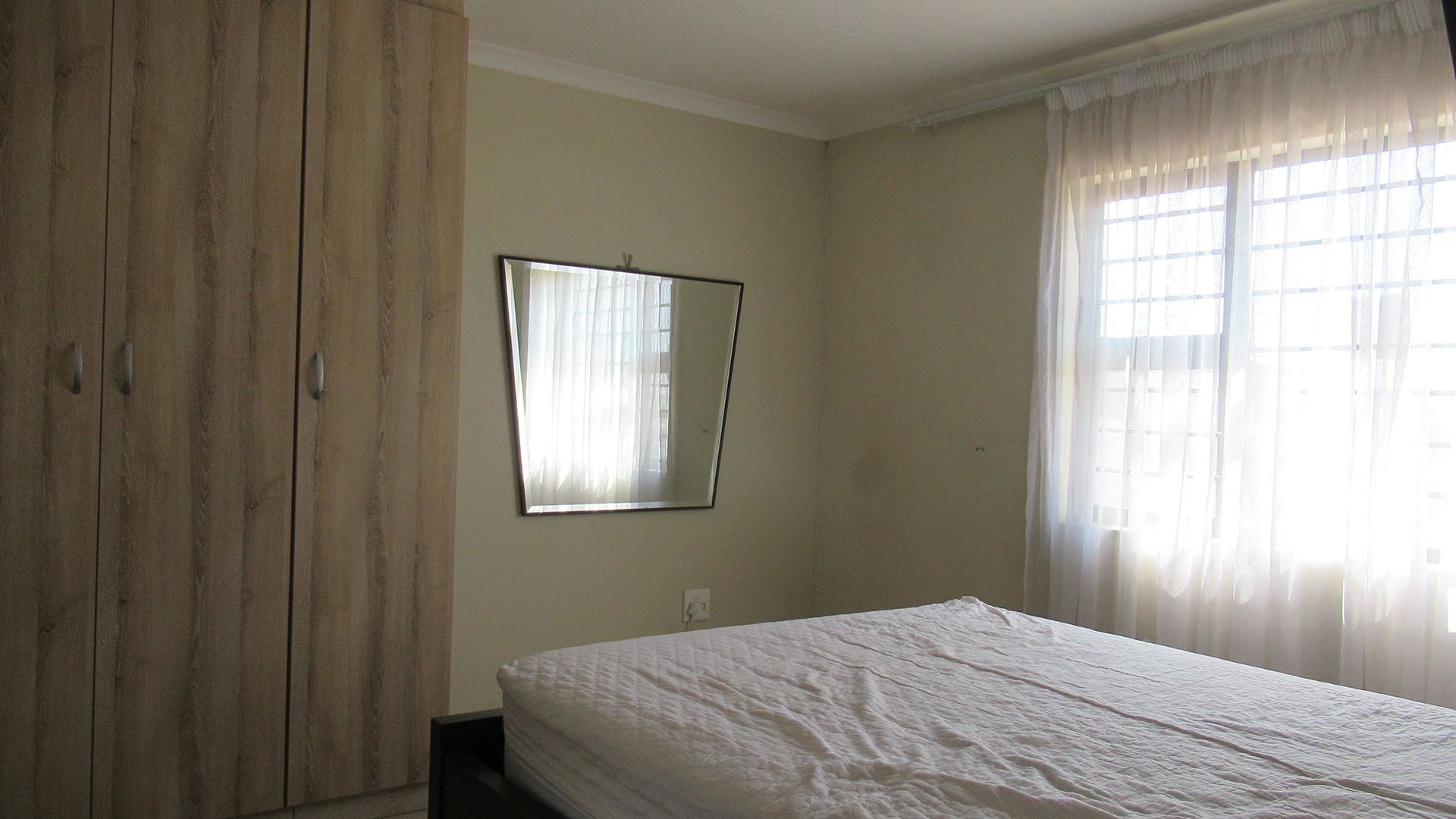 Main Bedroom - 17 square meters of property in Mindalore