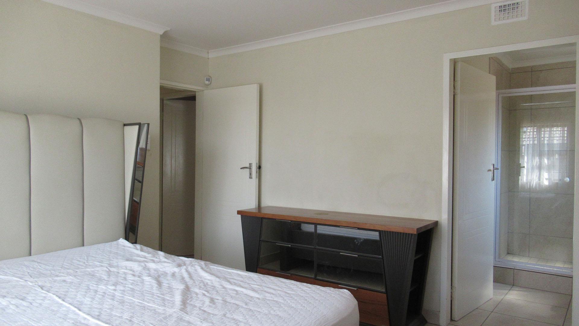 Main Bedroom - 17 square meters of property in Mindalore