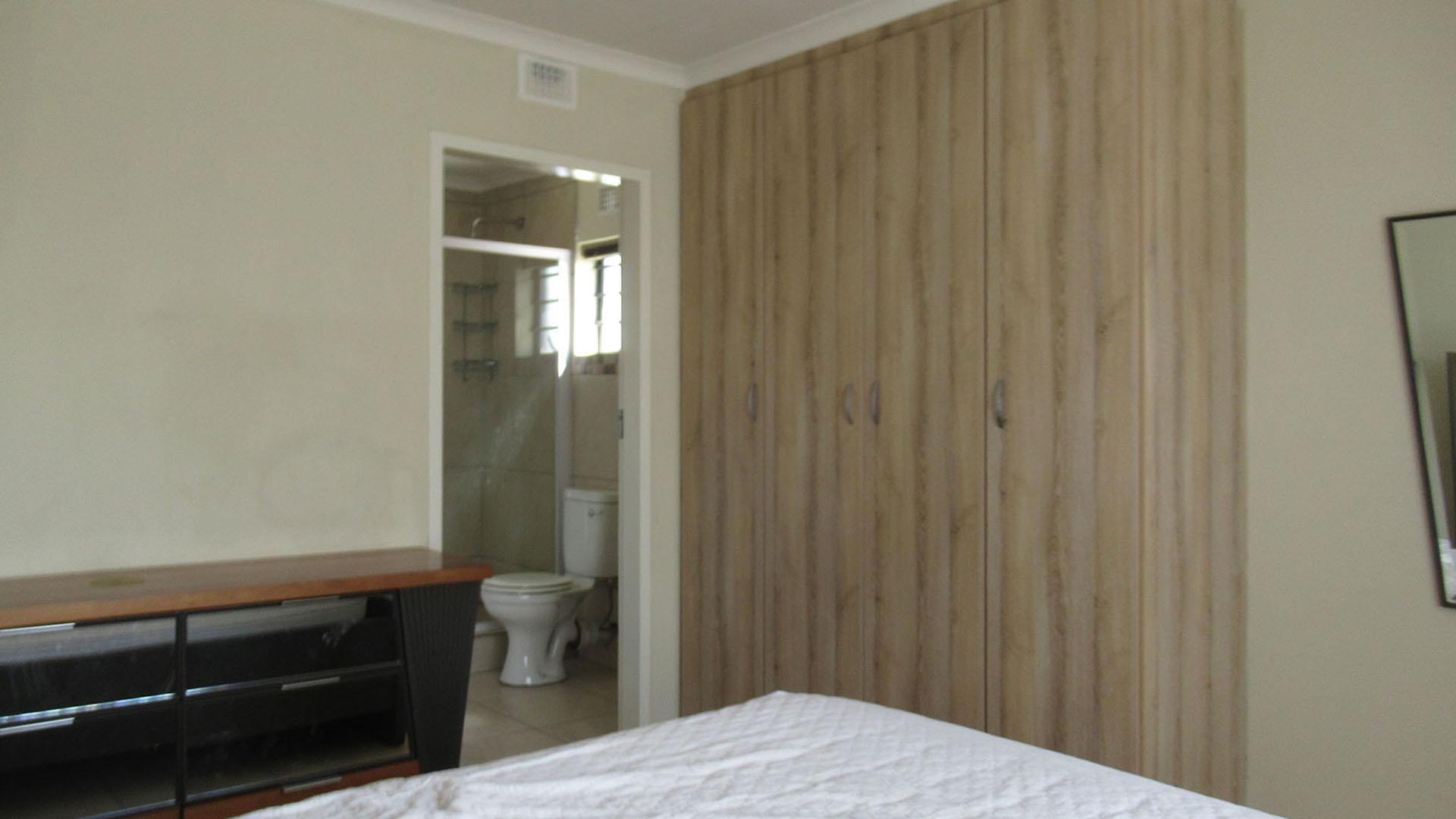 Main Bedroom - 17 square meters of property in Mindalore