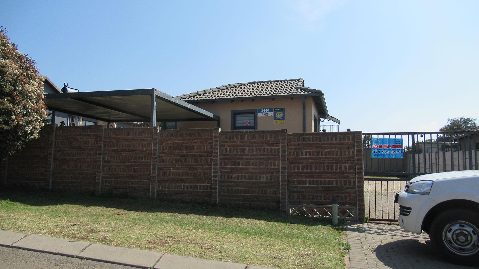 Front View of property in Mindalore