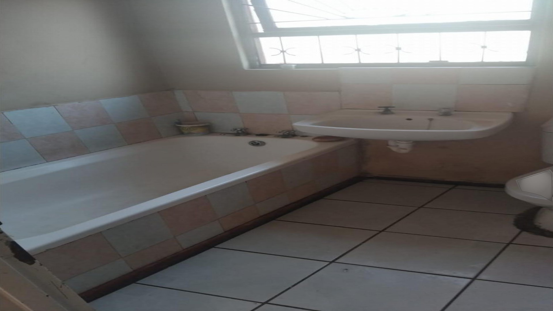 Bathroom 1 of property in Motherwell