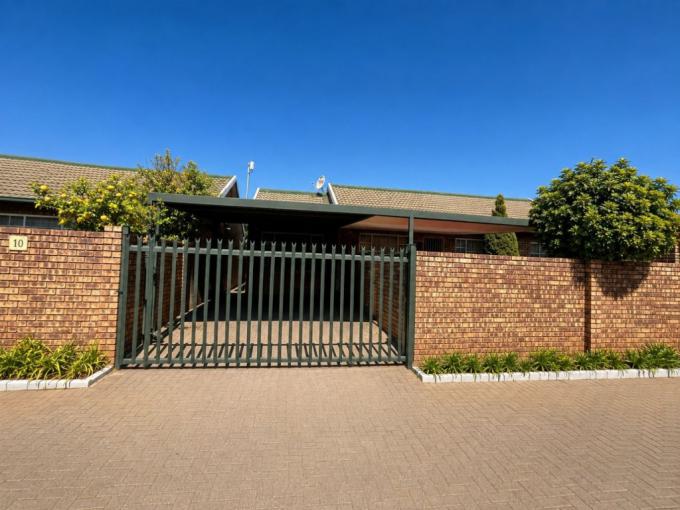 3 Bedroom Simplex for Sale For Sale in Highveld - MR722027
