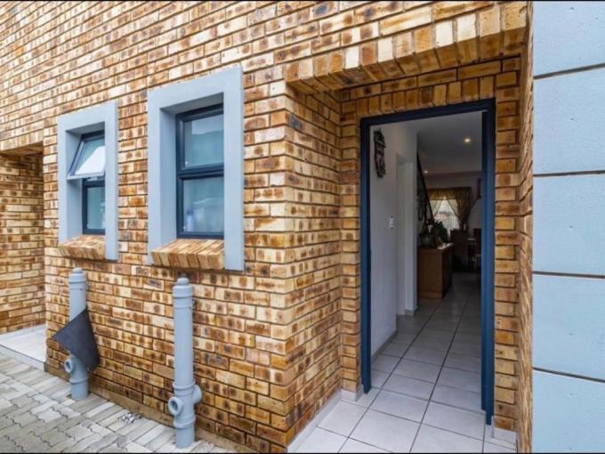 3 Bedroom Simplex for Sale For Sale in Brackendowns - MR722041