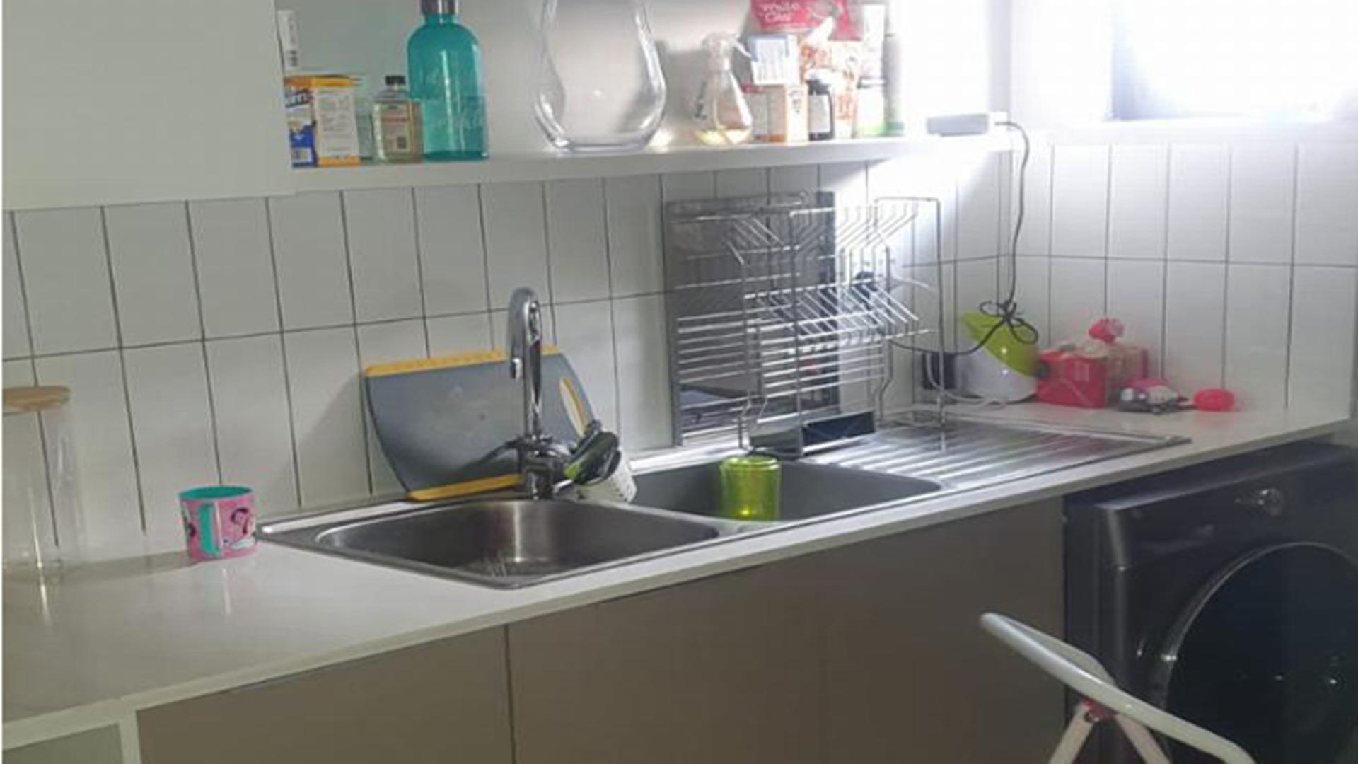 Kitchen of property in Lotus Gardens