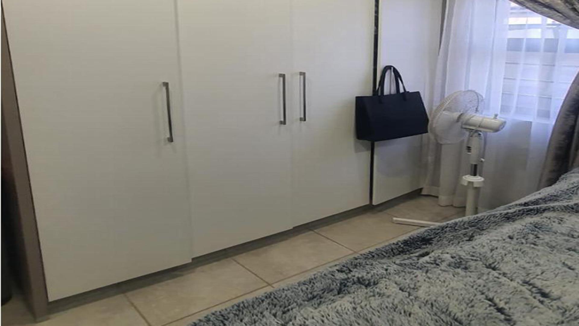 Bed Room 3 of property in Lotus Gardens