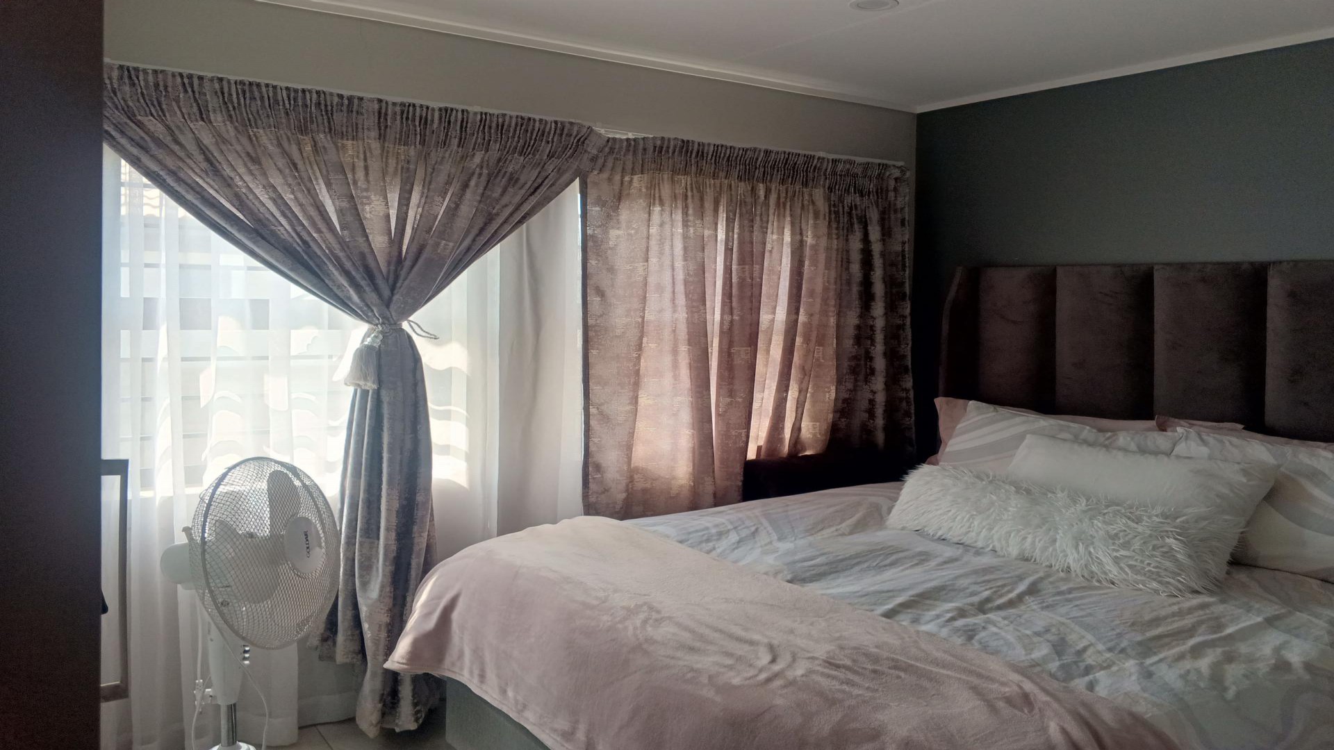 Main Bedroom - 11 square meters of property in Lotus Gardens