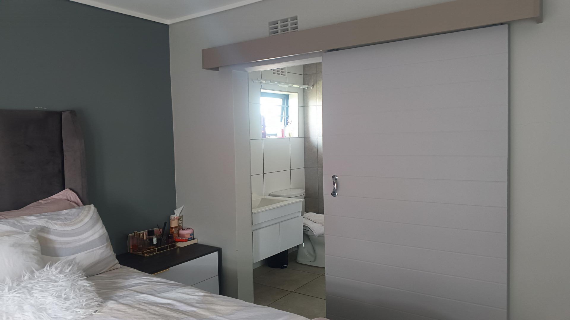 Main Bedroom - 11 square meters of property in Lotus Gardens