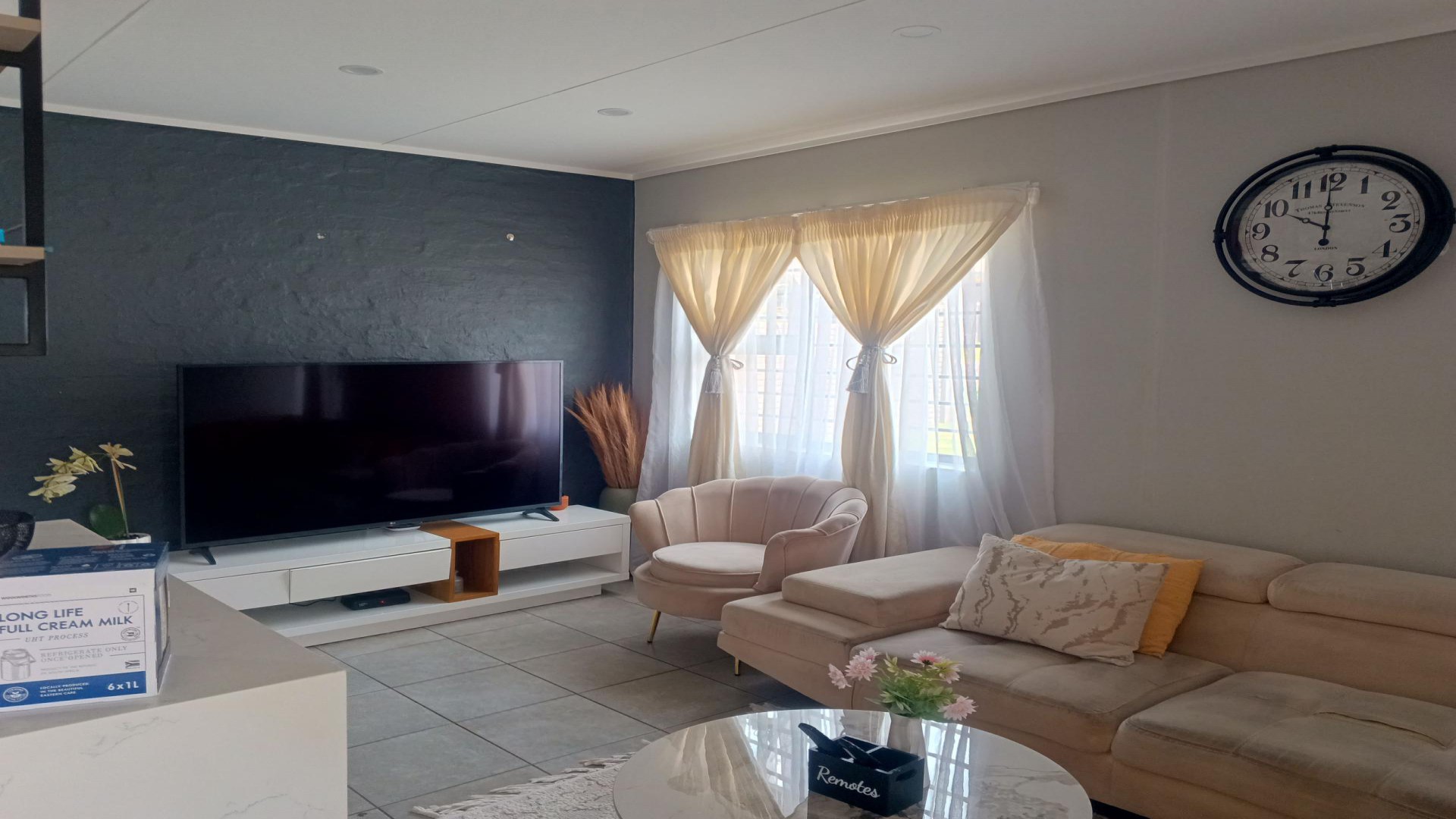 Lounges - 14 square meters of property in Lotus Gardens