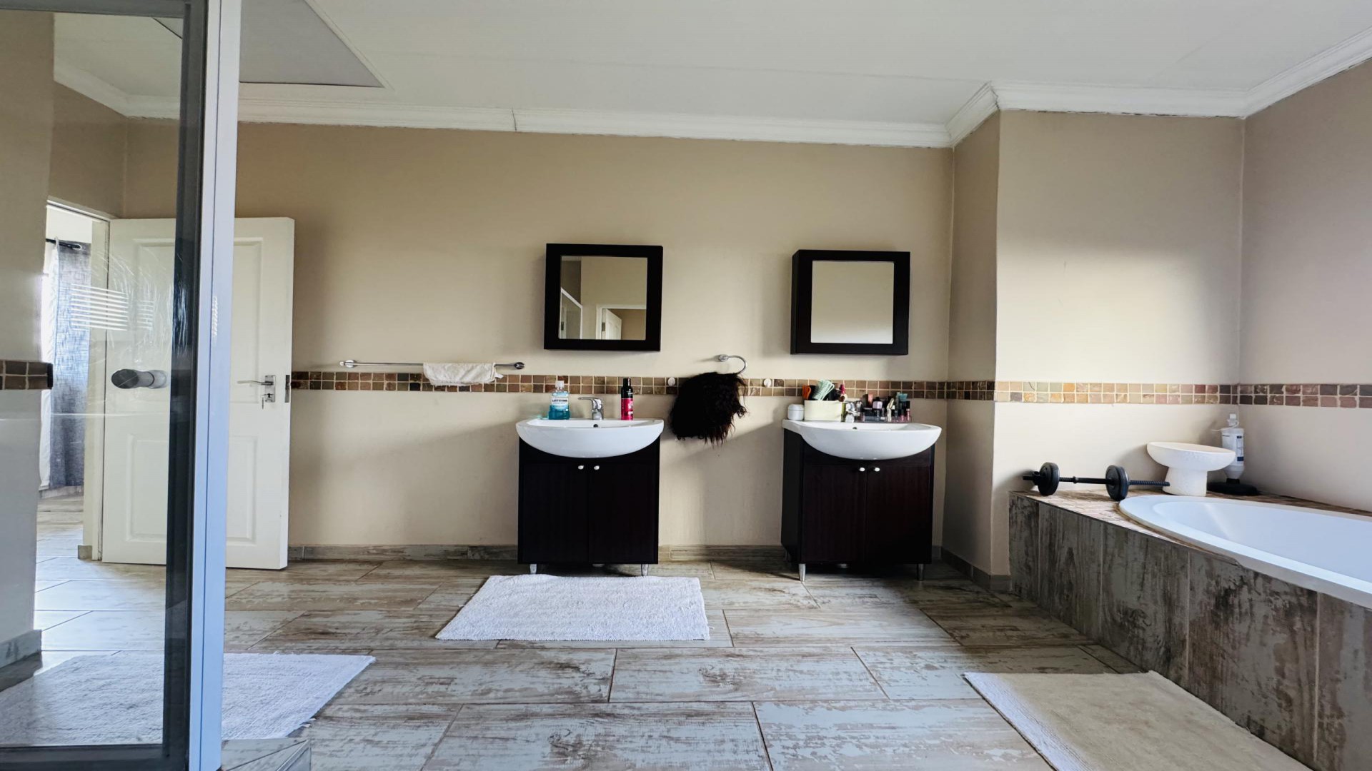 Bathroom 1 of property in Hartbeespoort