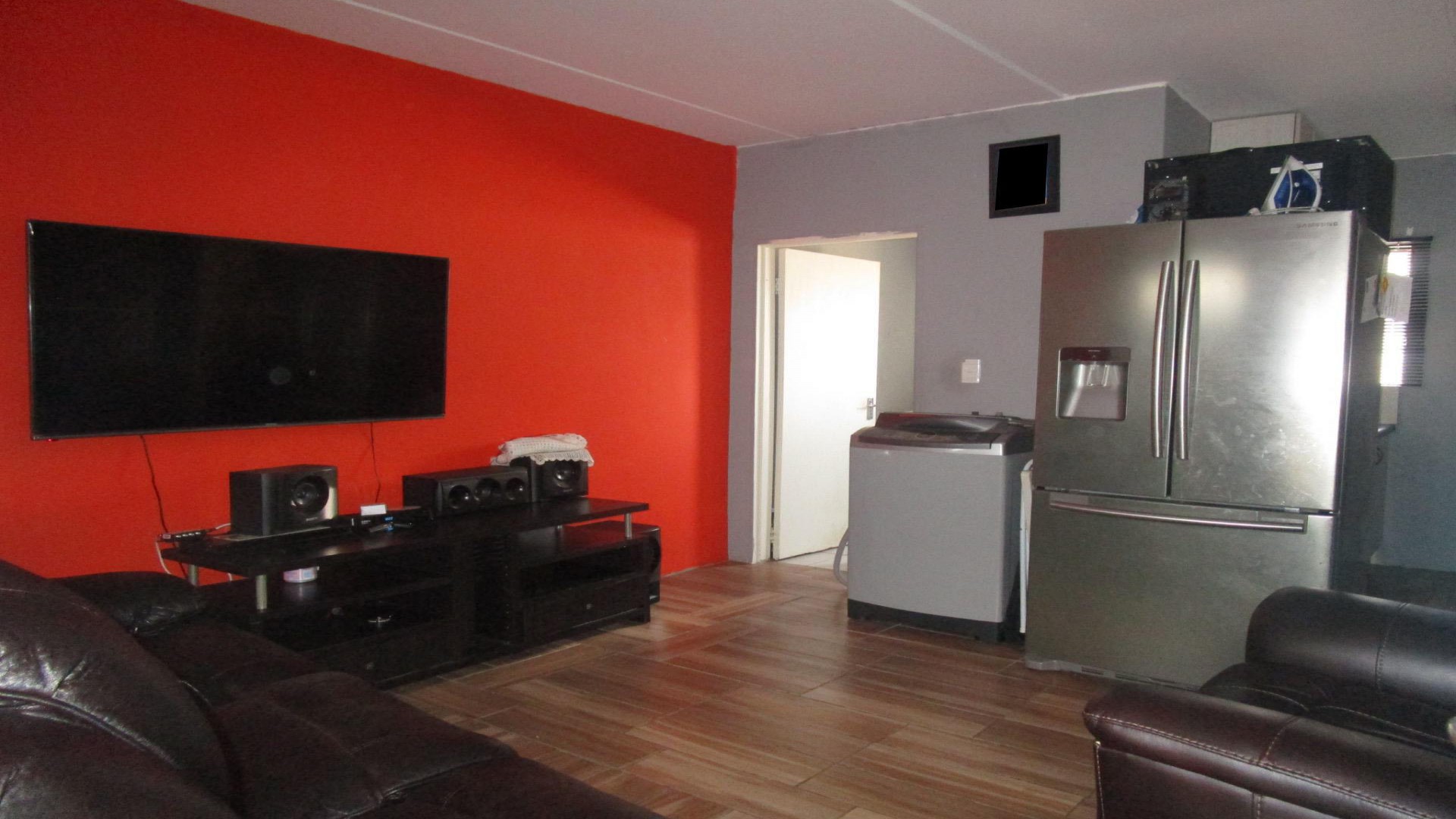 Lounges - 13 square meters of property in Fleurhof