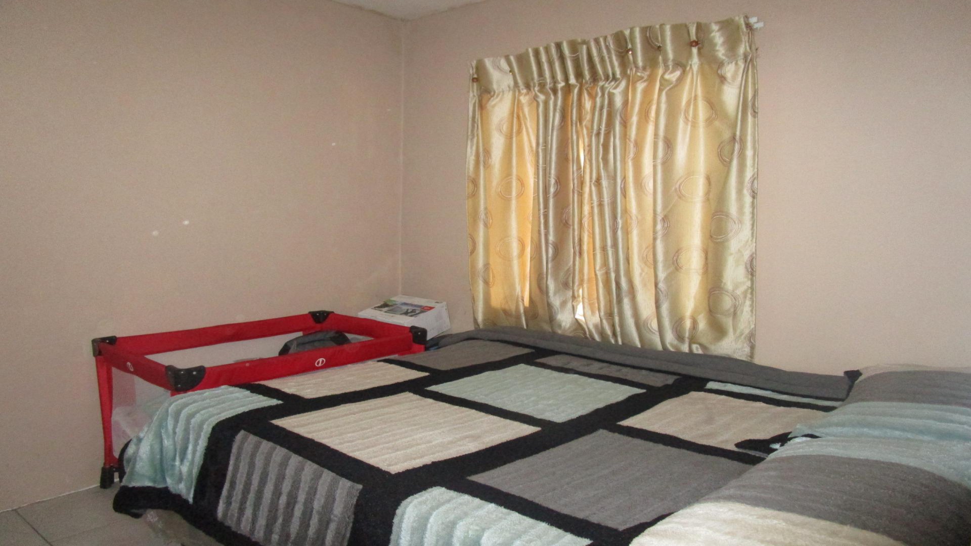 Bed Room 1 - 8 square meters of property in Fleurhof