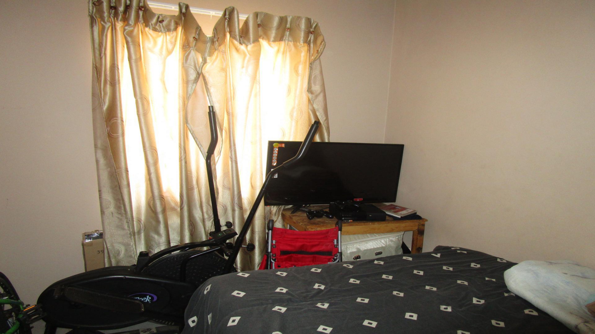 Bed Room 2 - 6 square meters of property in Fleurhof