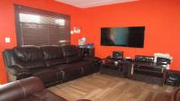 Lounges - 13 square meters of property in Fleurhof
