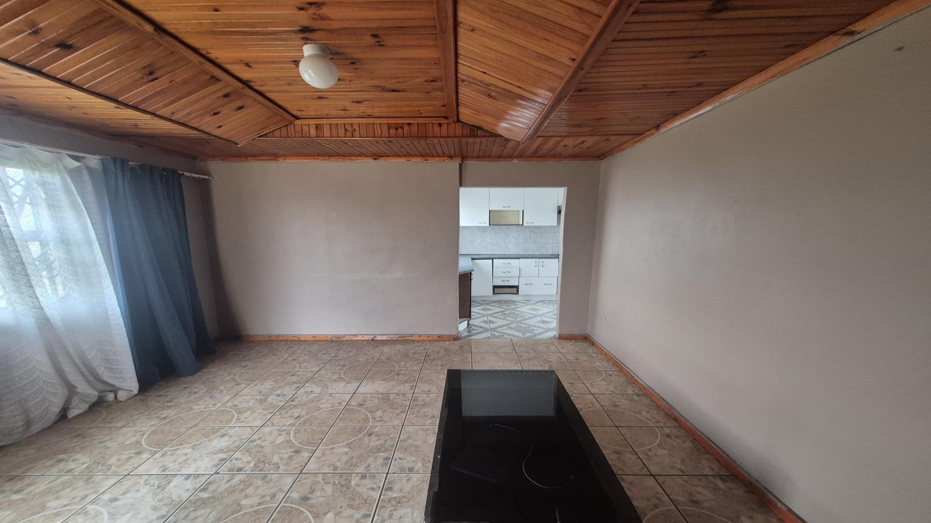 Lounges of property in Motherwell