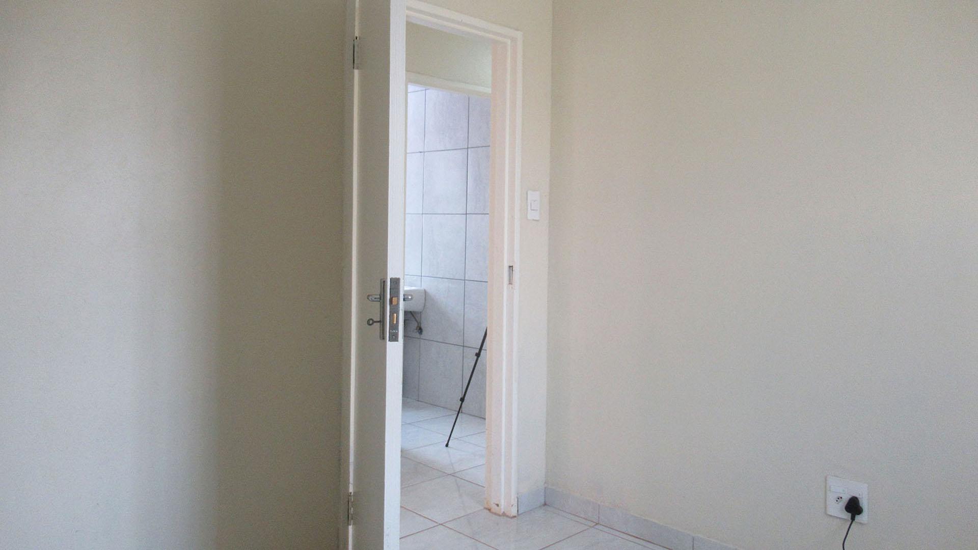 Bed Room 1 - 9 square meters of property in Dawn Park