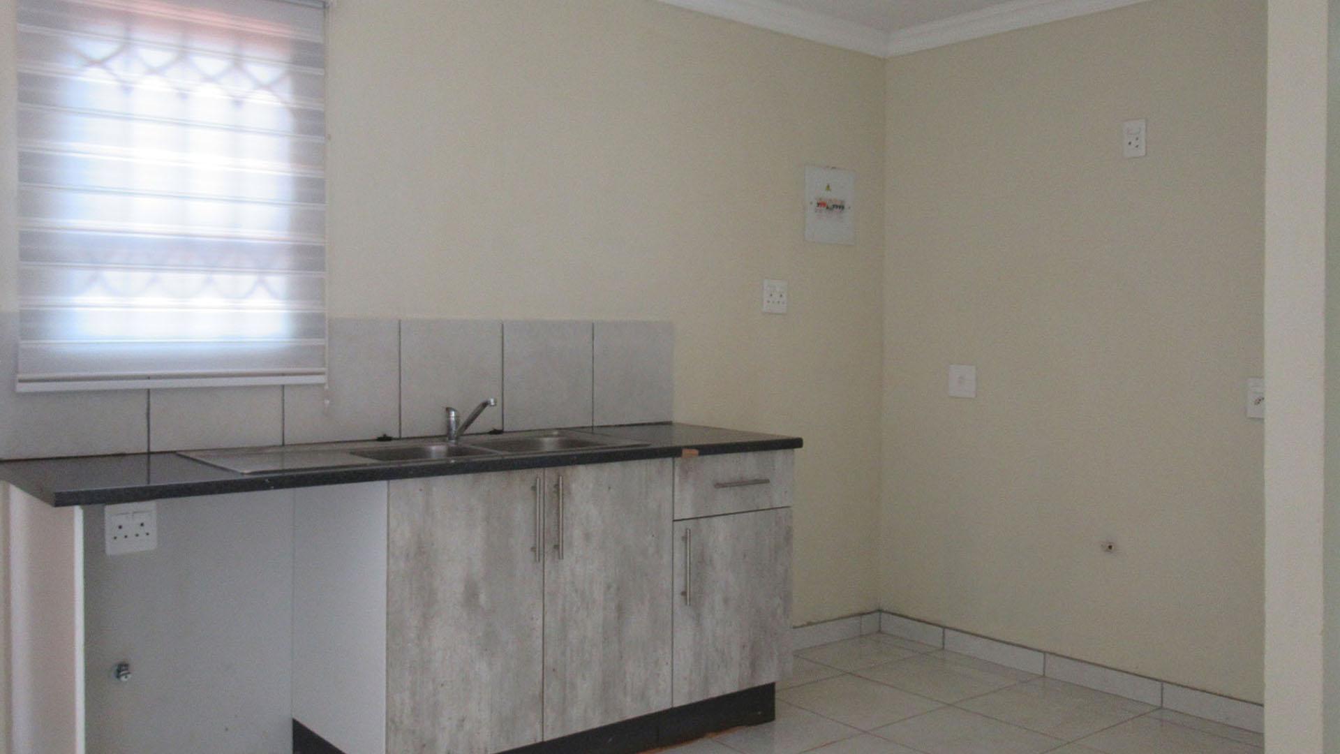 Kitchen - 6 square meters of property in Dawn Park