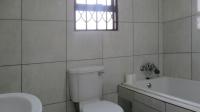Main Bathroom - 5 square meters of property in Dawn Park