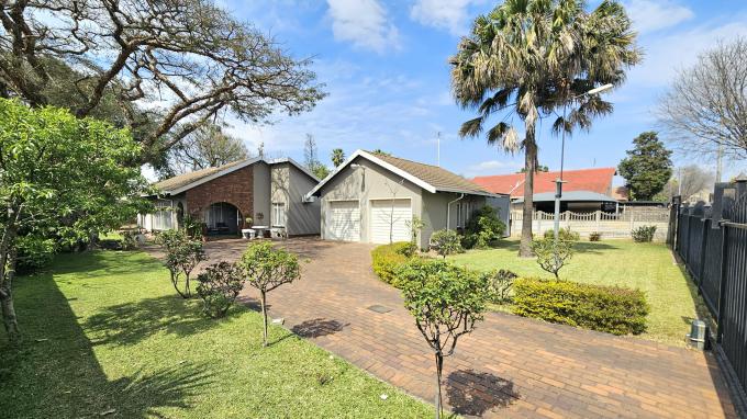 4 Bedroom House for Sale For Sale in Roseville - MR722092