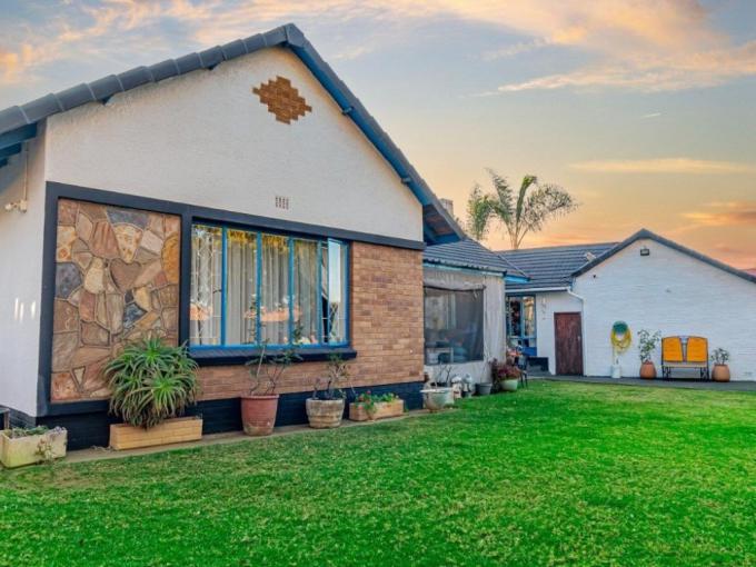 4 Bedroom House for Sale For Sale in Raceview - MR722106
