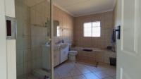 Bathroom 2 - 9 square meters of property in Grootfontein