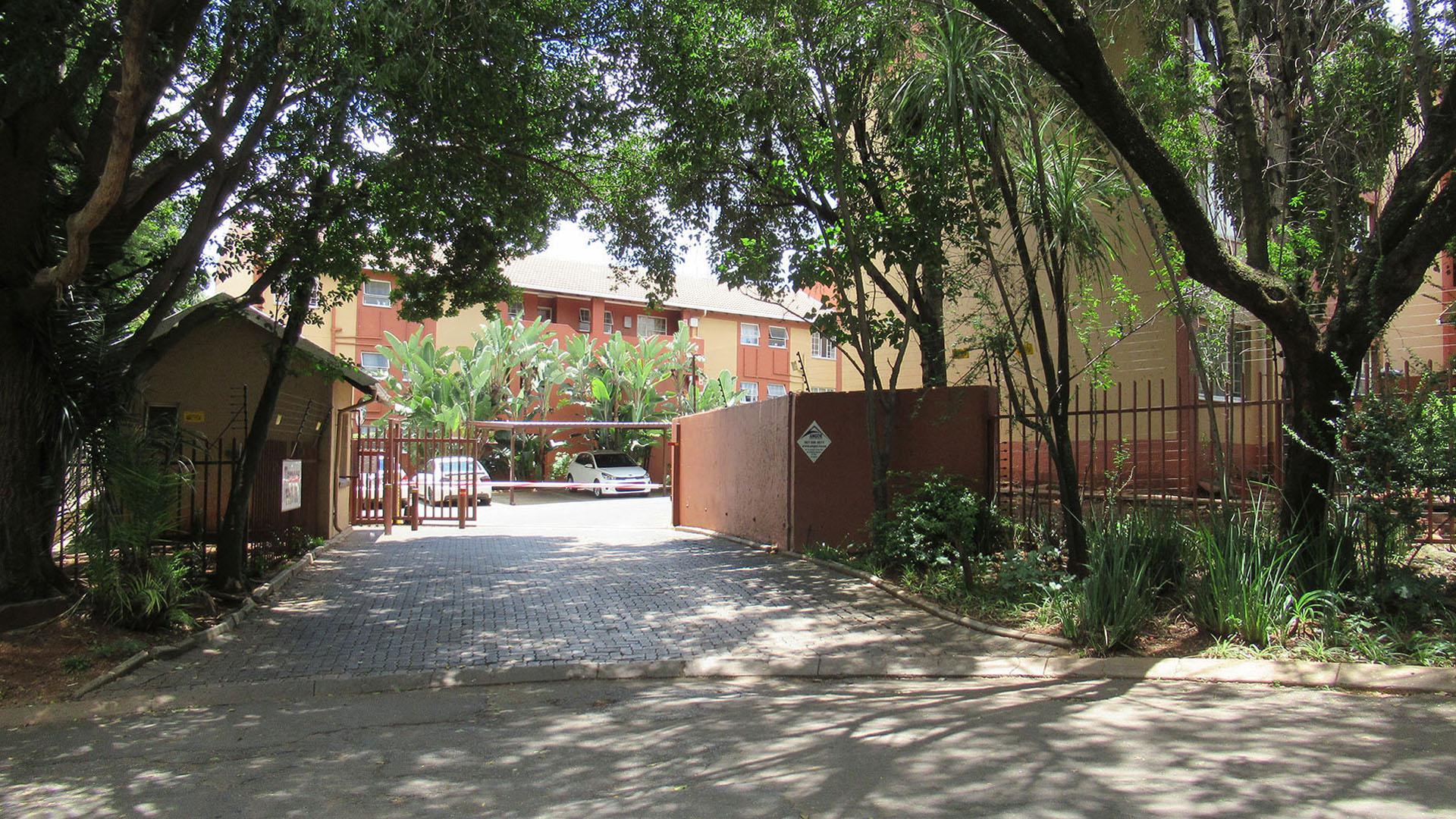 Front View of property in Weltevreden Park