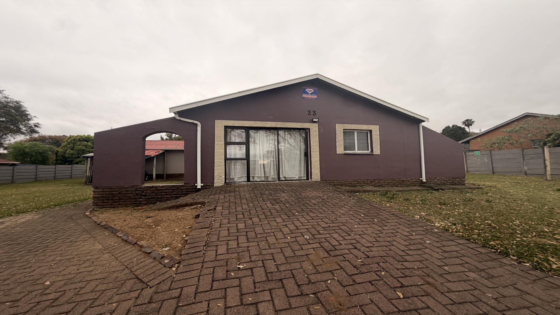 Front View of property in Sunnyridge 