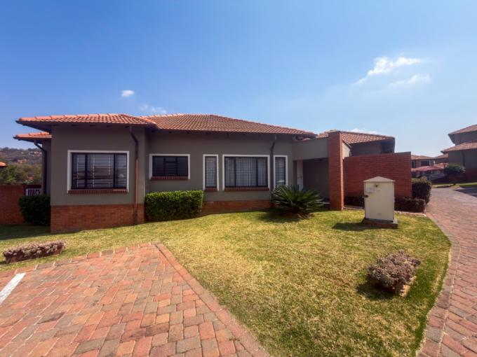 3 Bedroom Simplex for Sale For Sale in Glenvista - MR722216