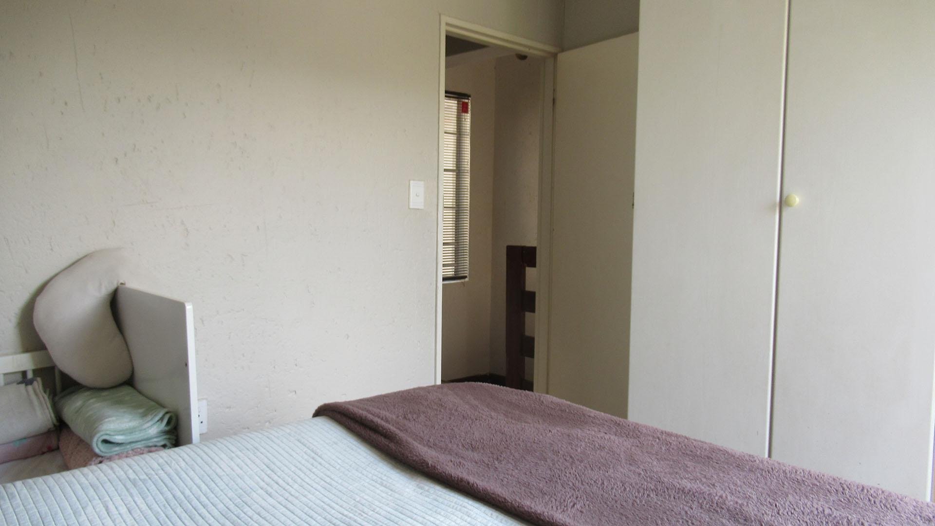 Bed Room 1 - 14 square meters of property in North Riding