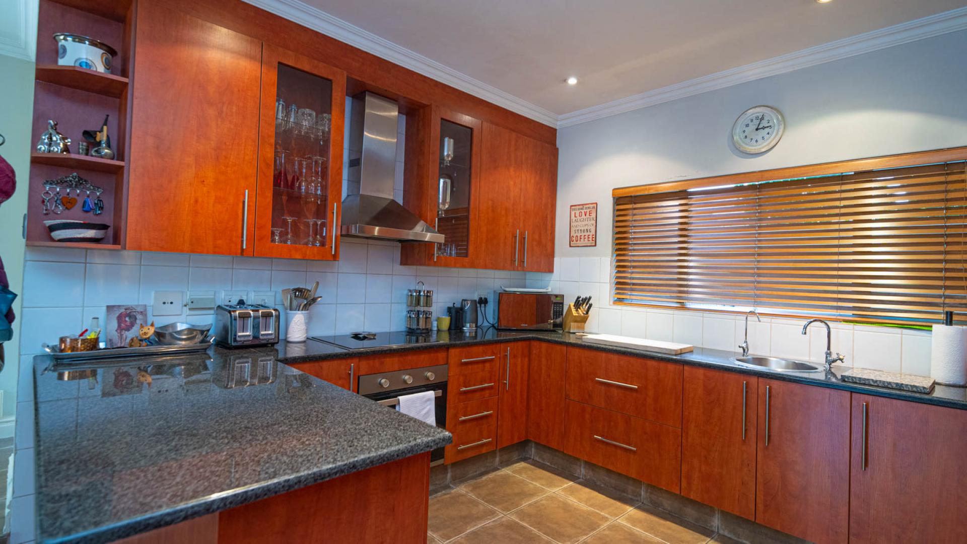 Kitchen of property in Magaliessig
