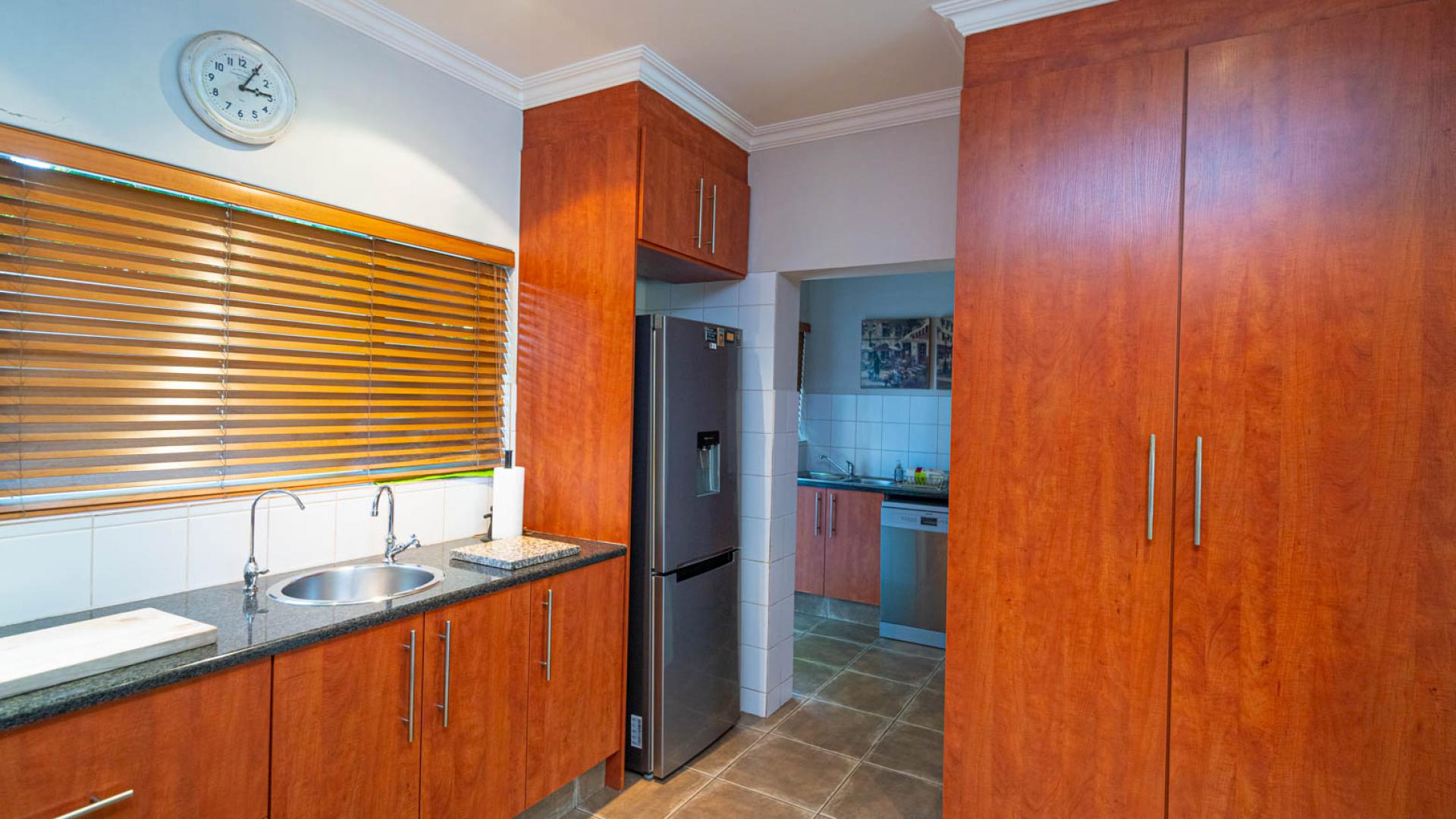 Kitchen of property in Magaliessig