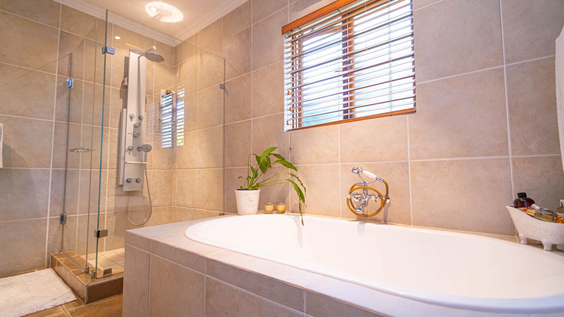 Bathroom 1 of property in Magaliessig