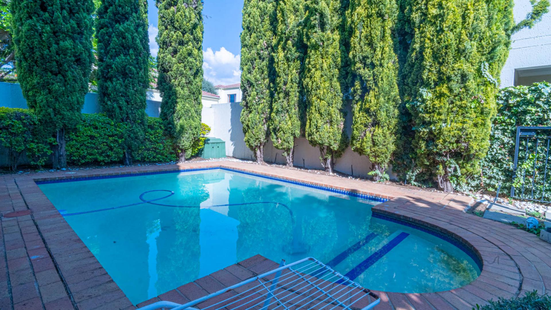 Swimming Pool of property in Magaliessig