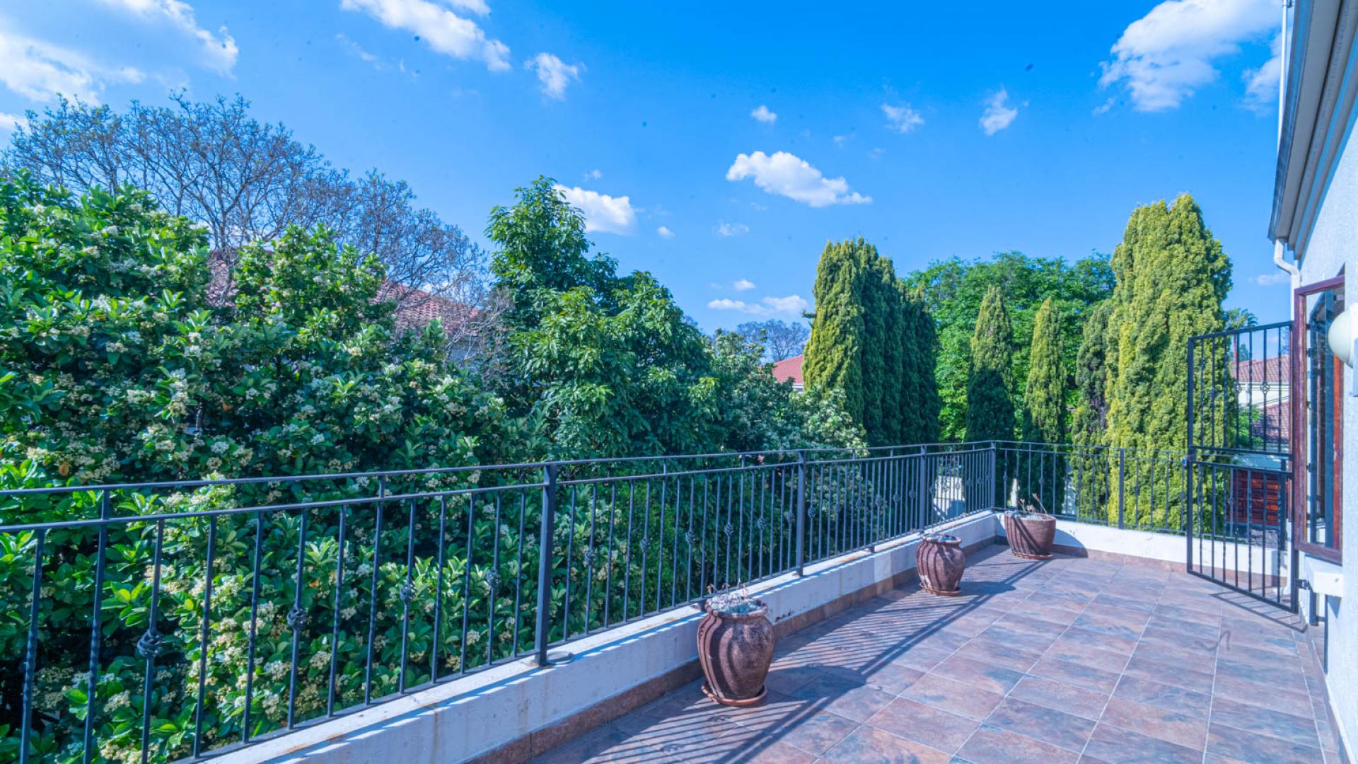 Balcony of property in Magaliessig