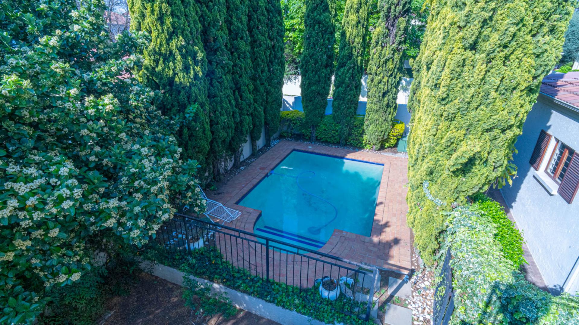 Swimming Pool of property in Magaliessig