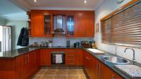 Kitchen of property in Magaliessig