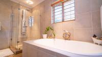 Bathroom 1 of property in Magaliessig
