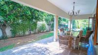Patio of property in Magaliessig