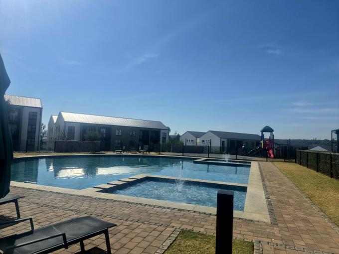2 Bedroom Sectional Title for Sale For Sale in Linbro Park A.H. - MR722270