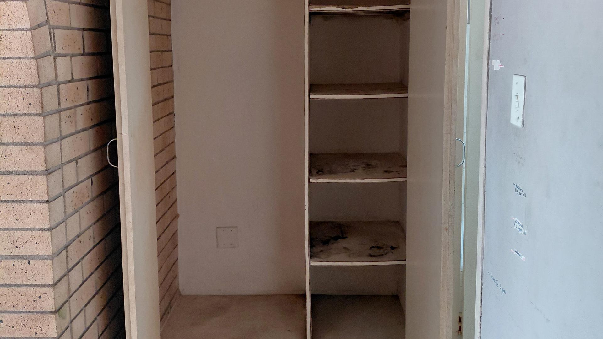 Bed Room 1 of property in Phalaborwa
