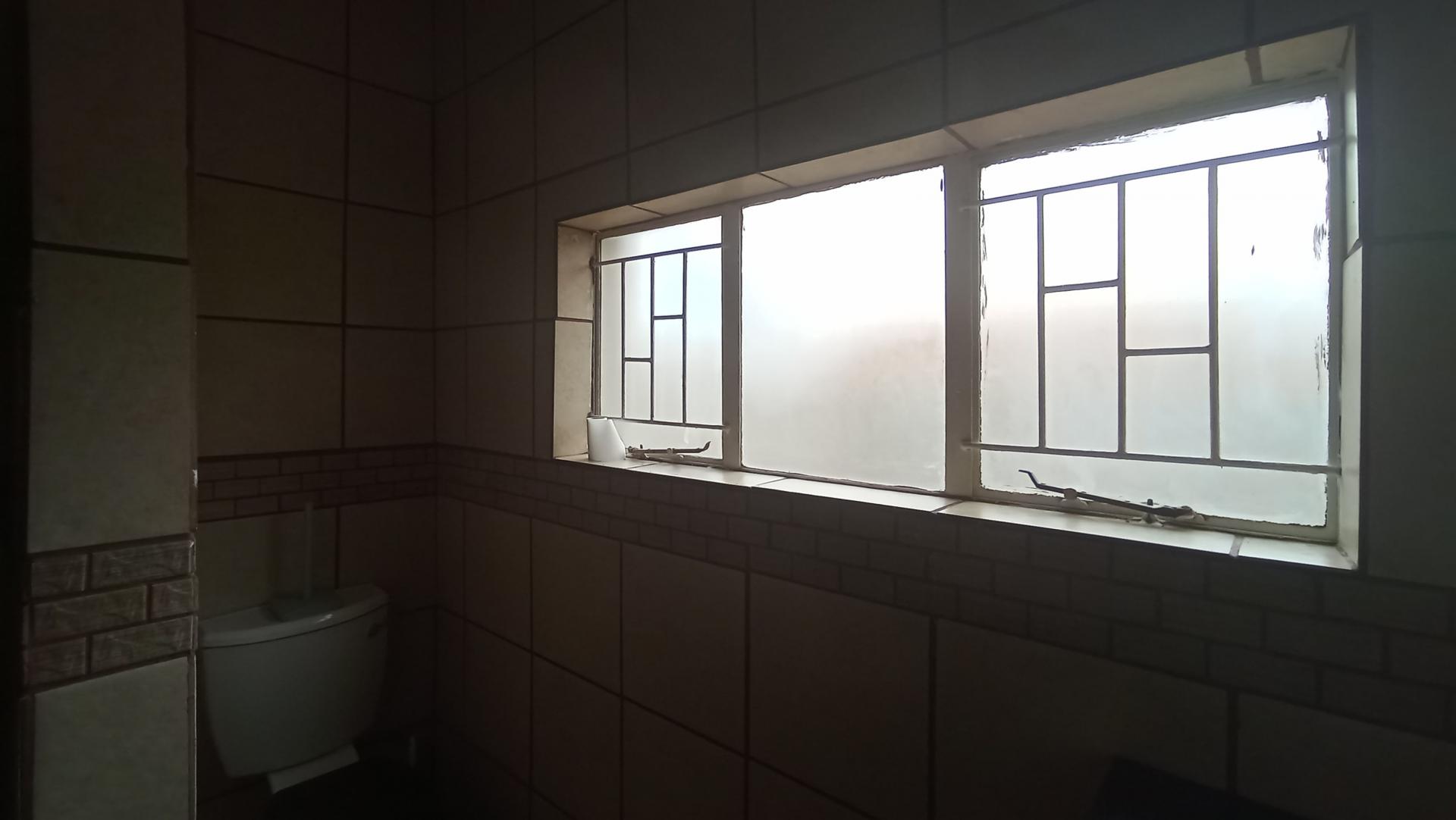 Bathroom 3+ - 11 square meters of property in Mountain View