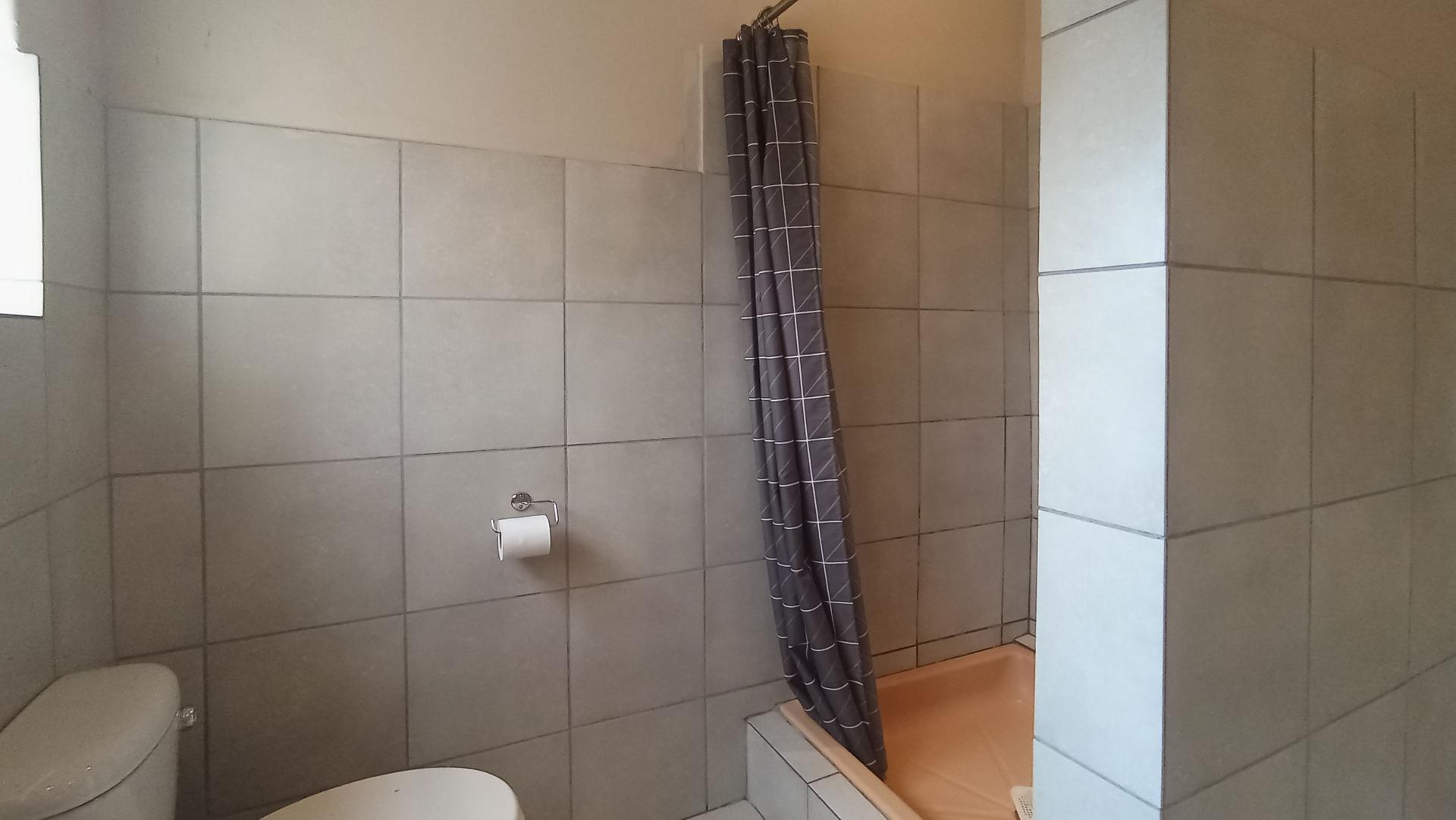 Bathroom 1 - 8 square meters of property in Mountain View